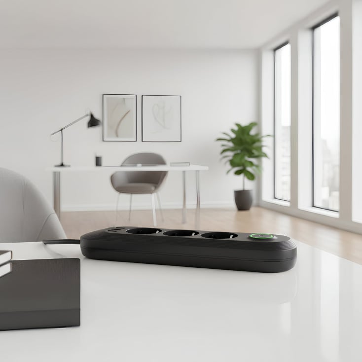 Razvodnik sa 3 mesta 2m 1.5mm2+pr. 3xUSB slika 1